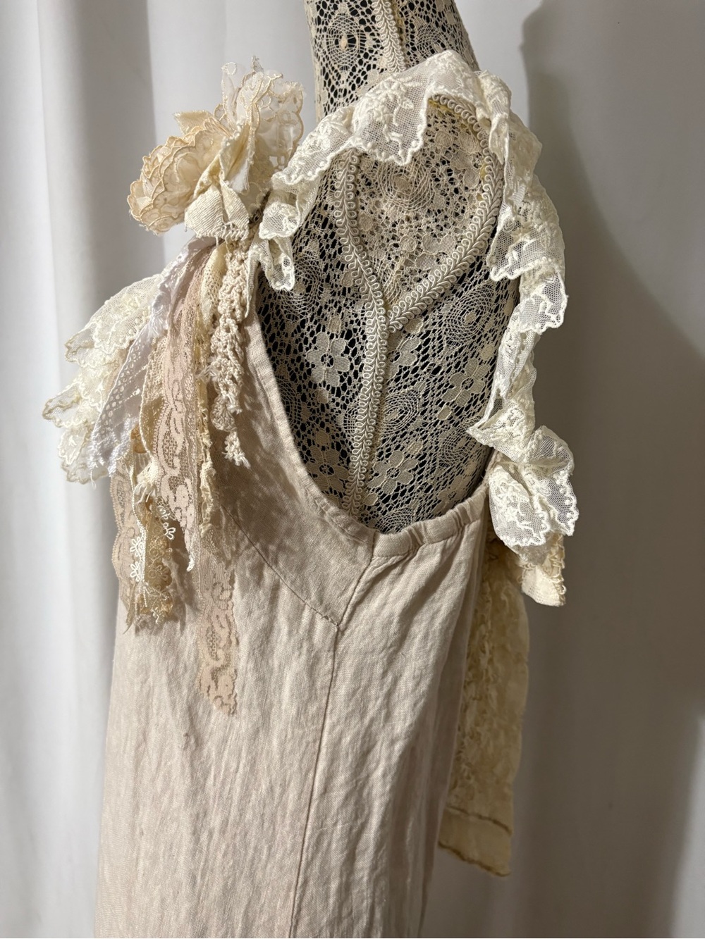 Vtg  Lace Italian Linen V-Neck Upcycled Dress Handmade Sz Med Slight Low Hem - Picture 8 of 14